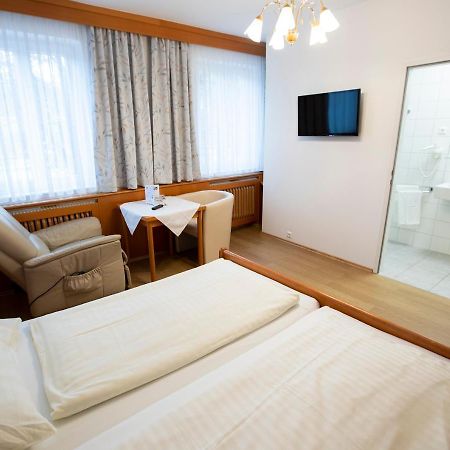 Hotel-Gasthof Martinek バーデン エクステリア 写真