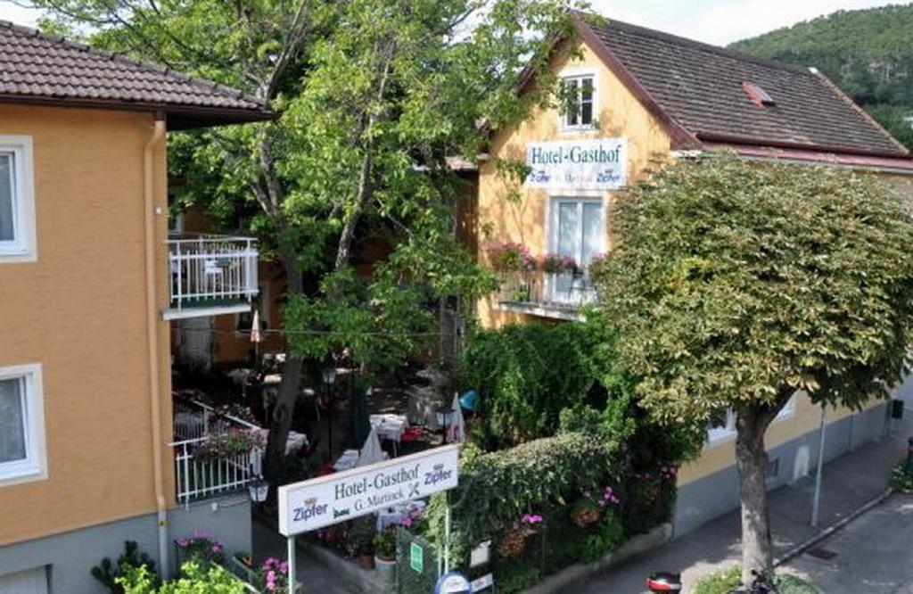 Hotel-Gasthof Martinek バーデン エクステリア 写真