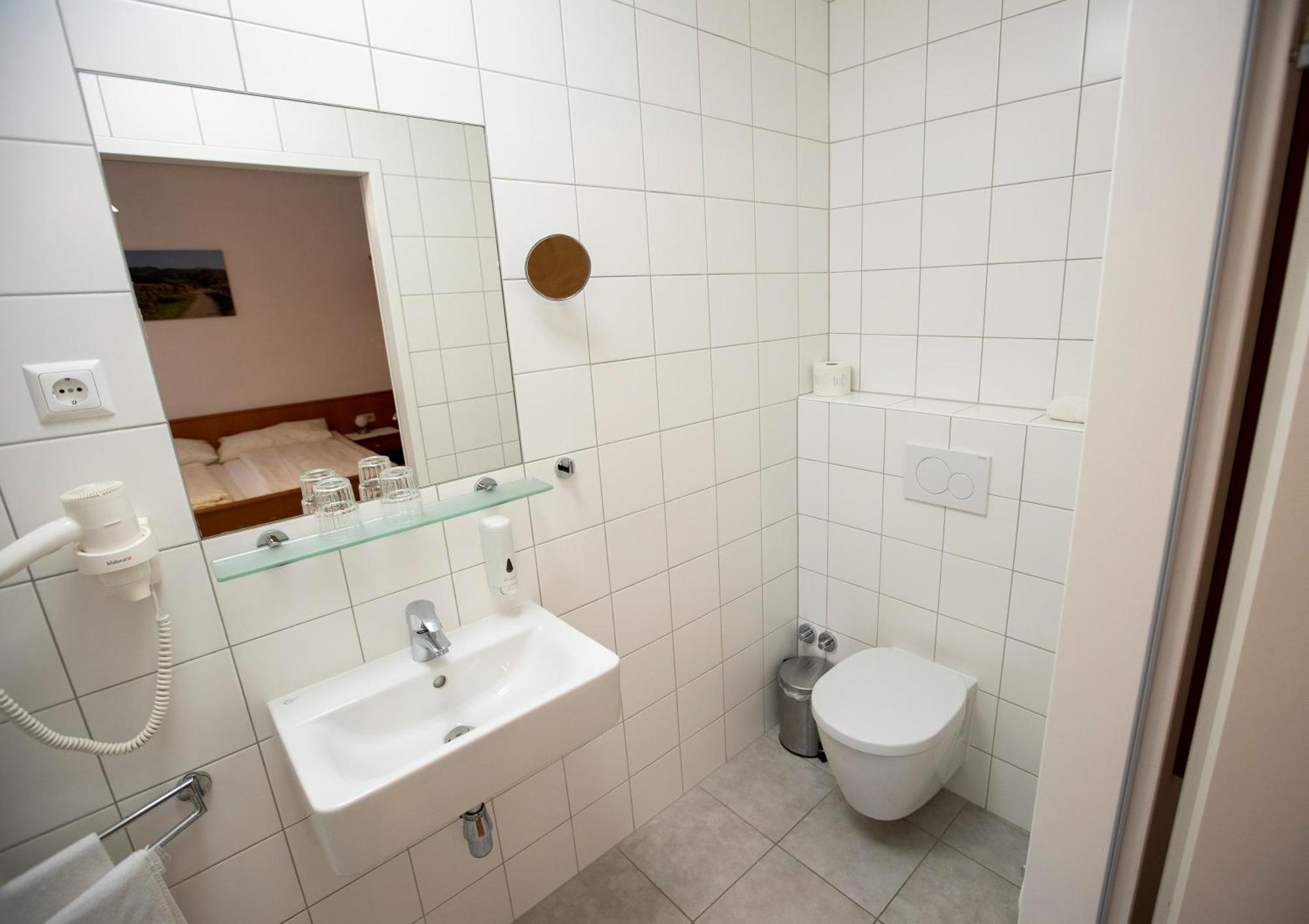 Hotel-Gasthof Martinek バーデン エクステリア 写真