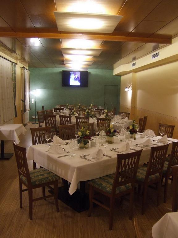 Hotel-Gasthof Martinek バーデン エクステリア 写真