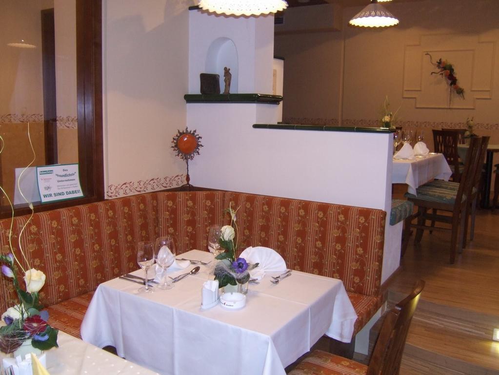 Hotel-Gasthof Martinek バーデン エクステリア 写真