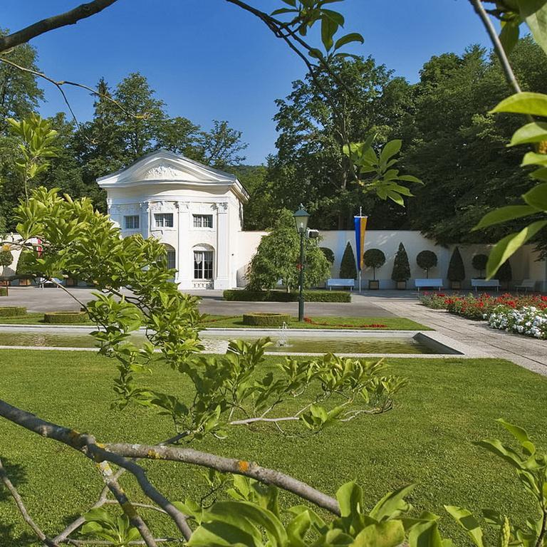 Hotel-Gasthof Martinek バーデン エクステリア 写真