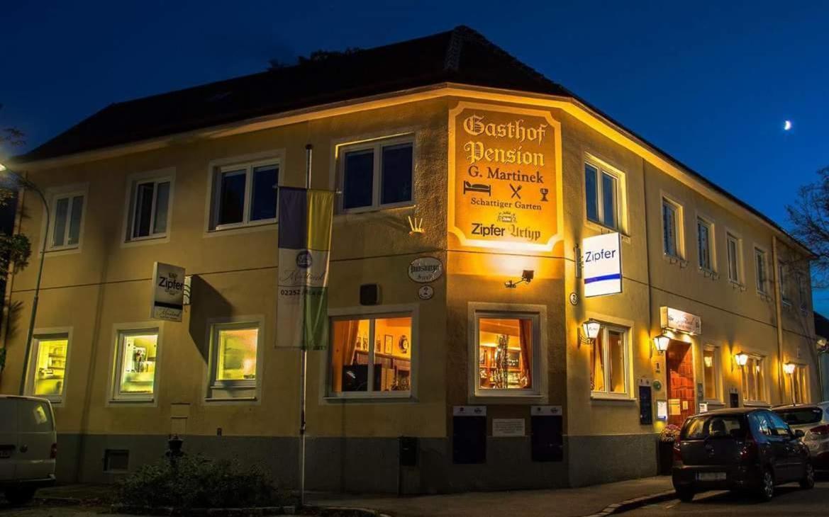 Hotel-Gasthof Martinek バーデン エクステリア 写真
