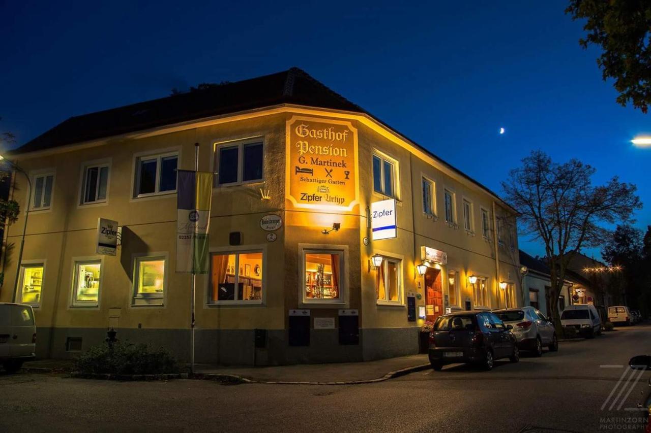 Hotel-Gasthof Martinek バーデン エクステリア 写真